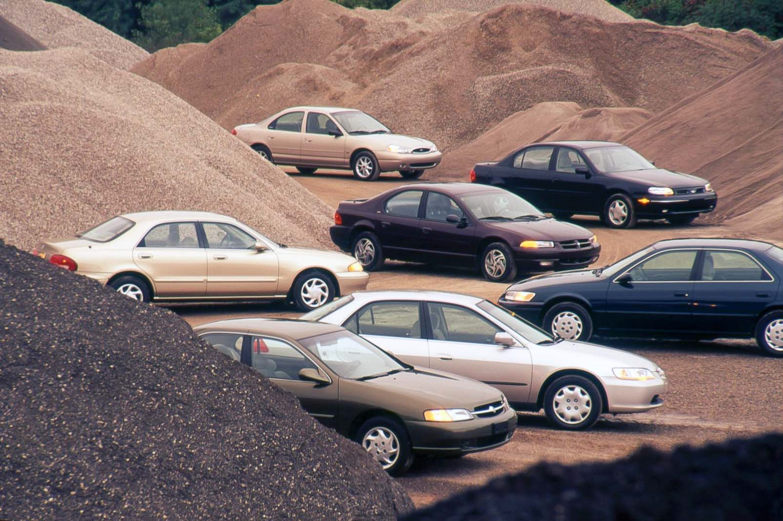 1998 Orta Boy Sedan Karşılaştırma Testinden Fotoğrafları İzleyin