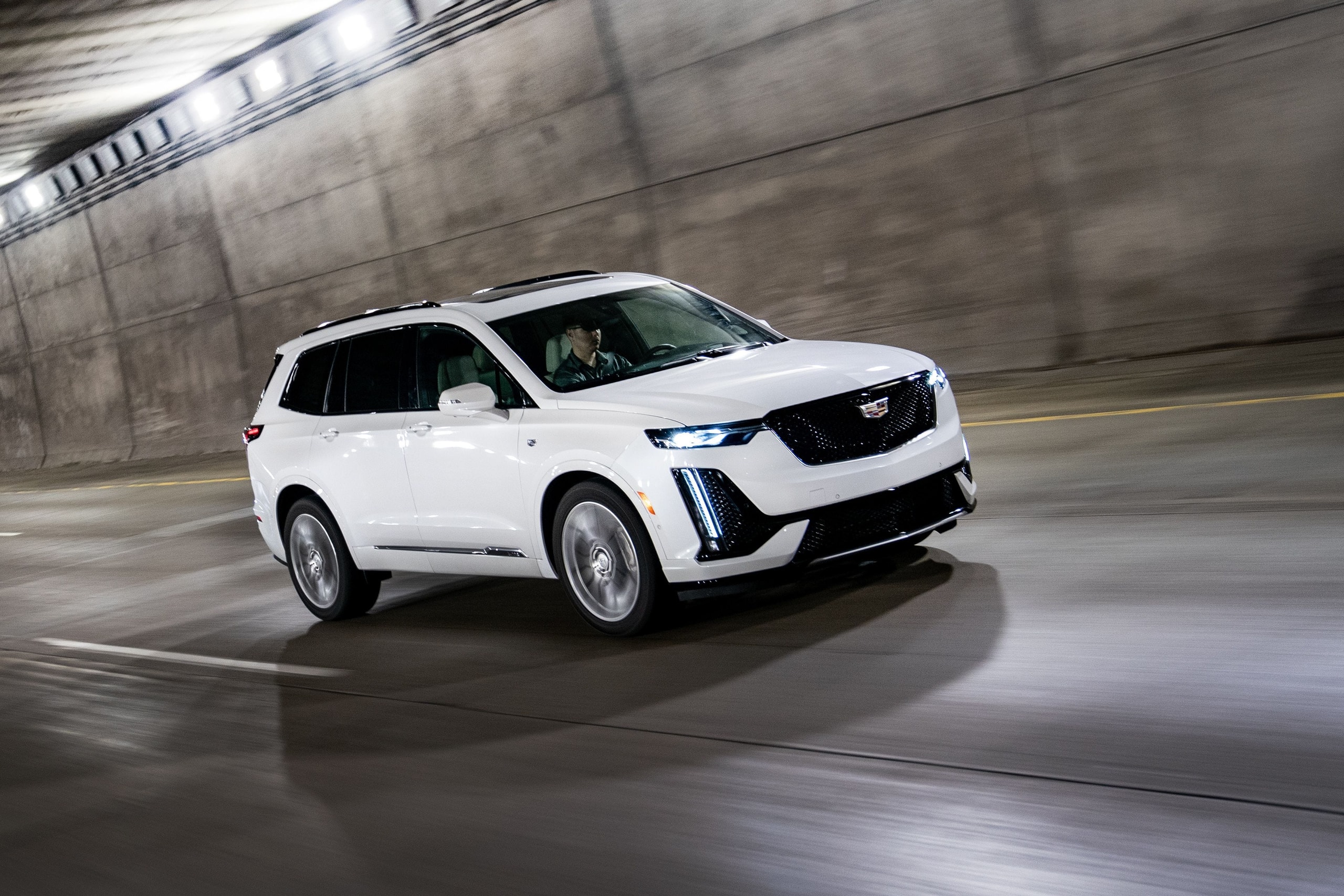 Doğrulandı! Cadillac XT6 SUV Benzinli Motorla Geri Dönüyor