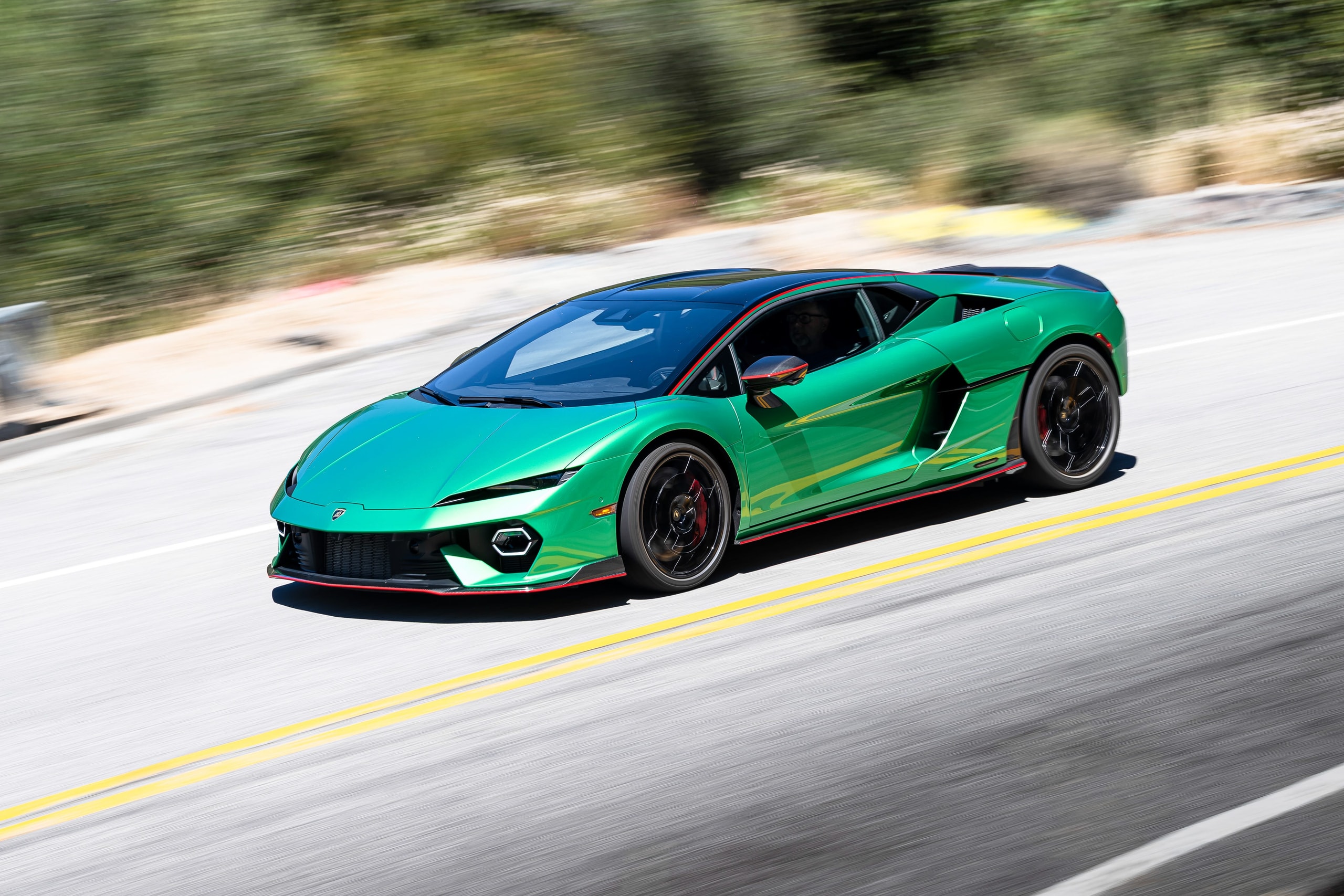 Test Edildi: 2026 Lamborghini Temerario, Abisine Kafa Tutuyor