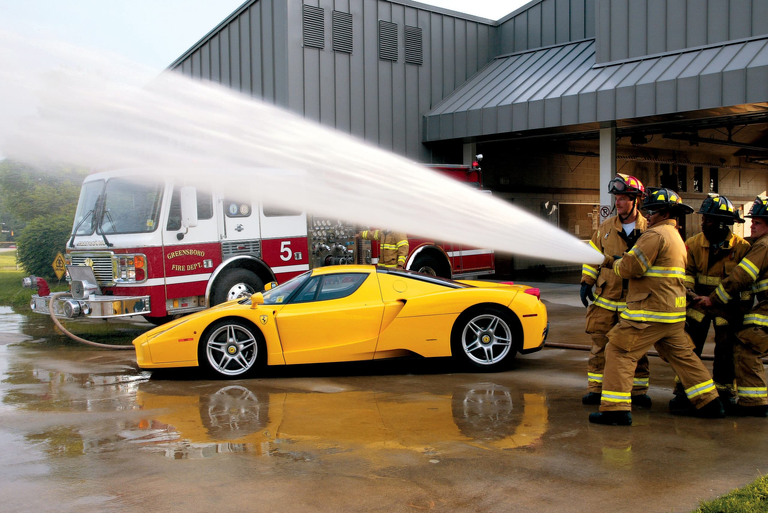 2003 Ferrari Enzo Fotoğraflarını Görüntüle
