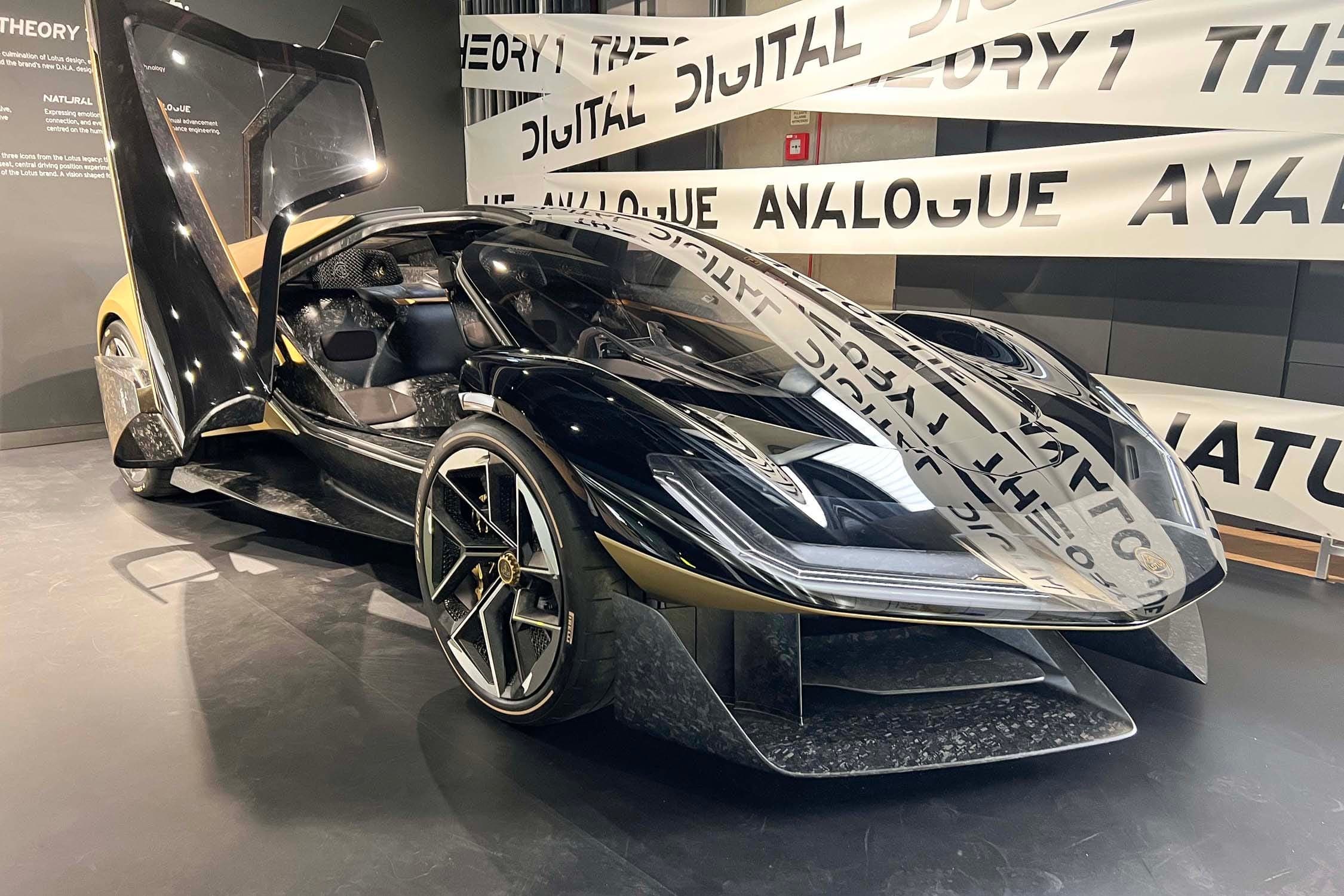 Lotus'un Keskin, Kama Şeklindeki Theory 1 Konsepti Milan Tasarım Haftası'nda Spotlight'ta Yer Aldı