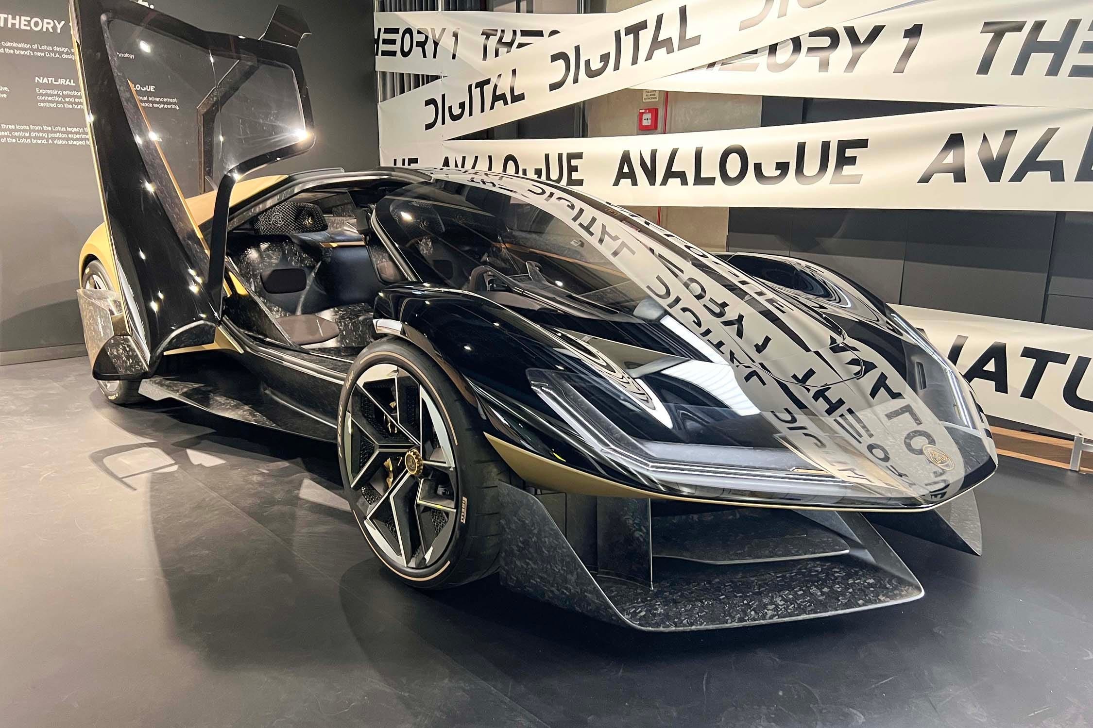 Lotus'un Keskin, Kama Şeklindeki Theory 1 Konsepti Milan Tasarım Haftası'nda Spotlight'ta Yer Aldı