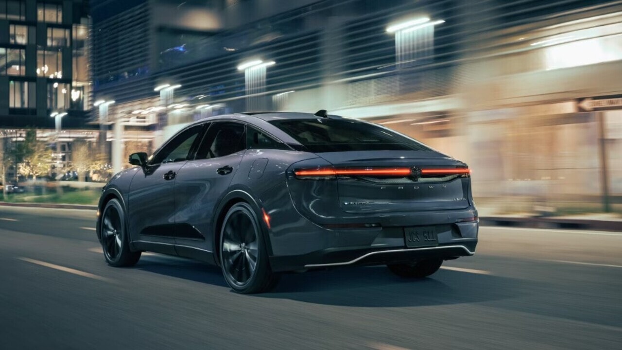 Toyota yakıt dostu yeni model otomobilini tanıttı: Türkiye'de satılacak mı? İşte fiyatlar...