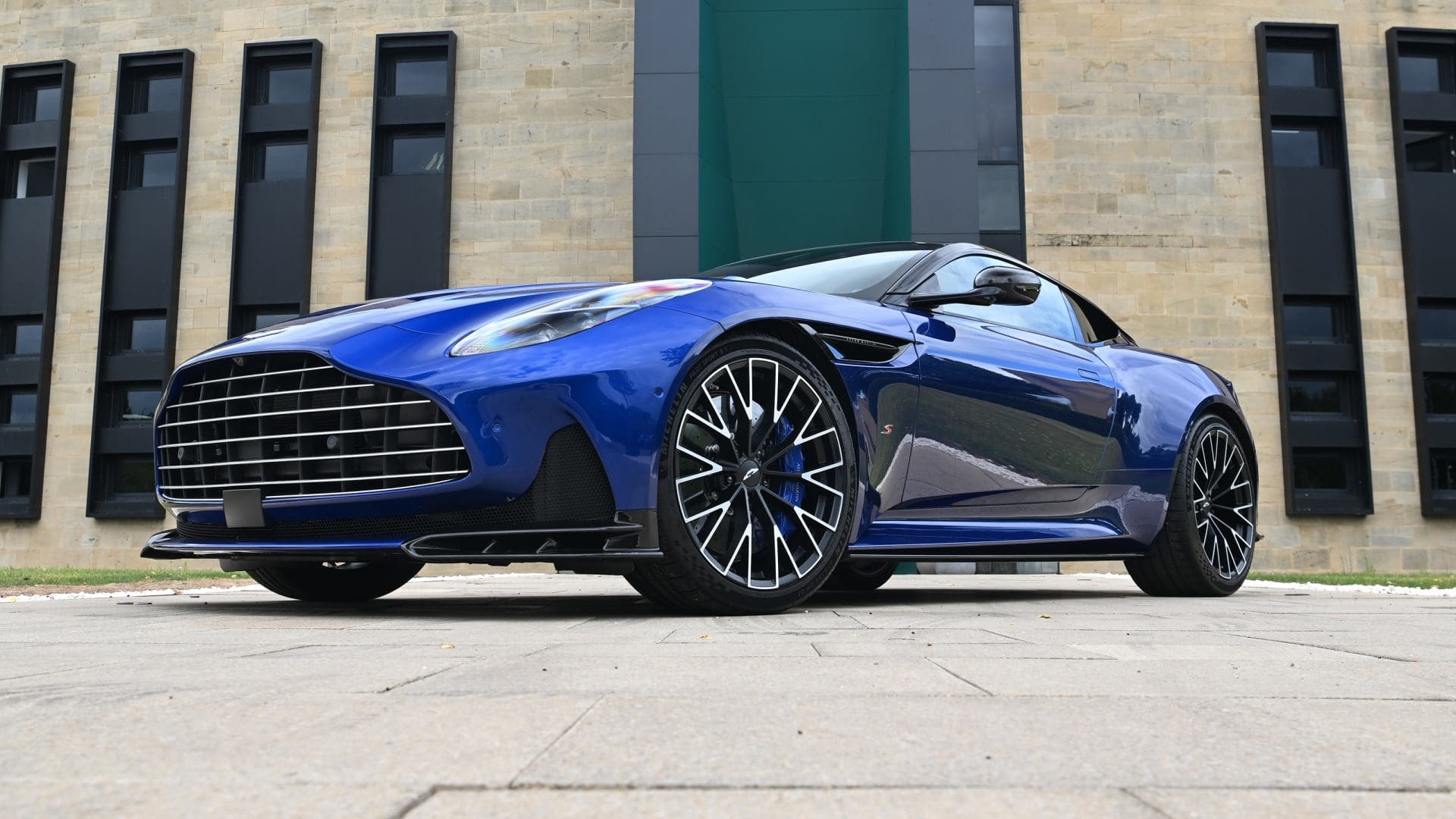 Nefret Ferrari'nin EV'sini Öldürdü mü? Aston Martin'in Patronuna Sorduk