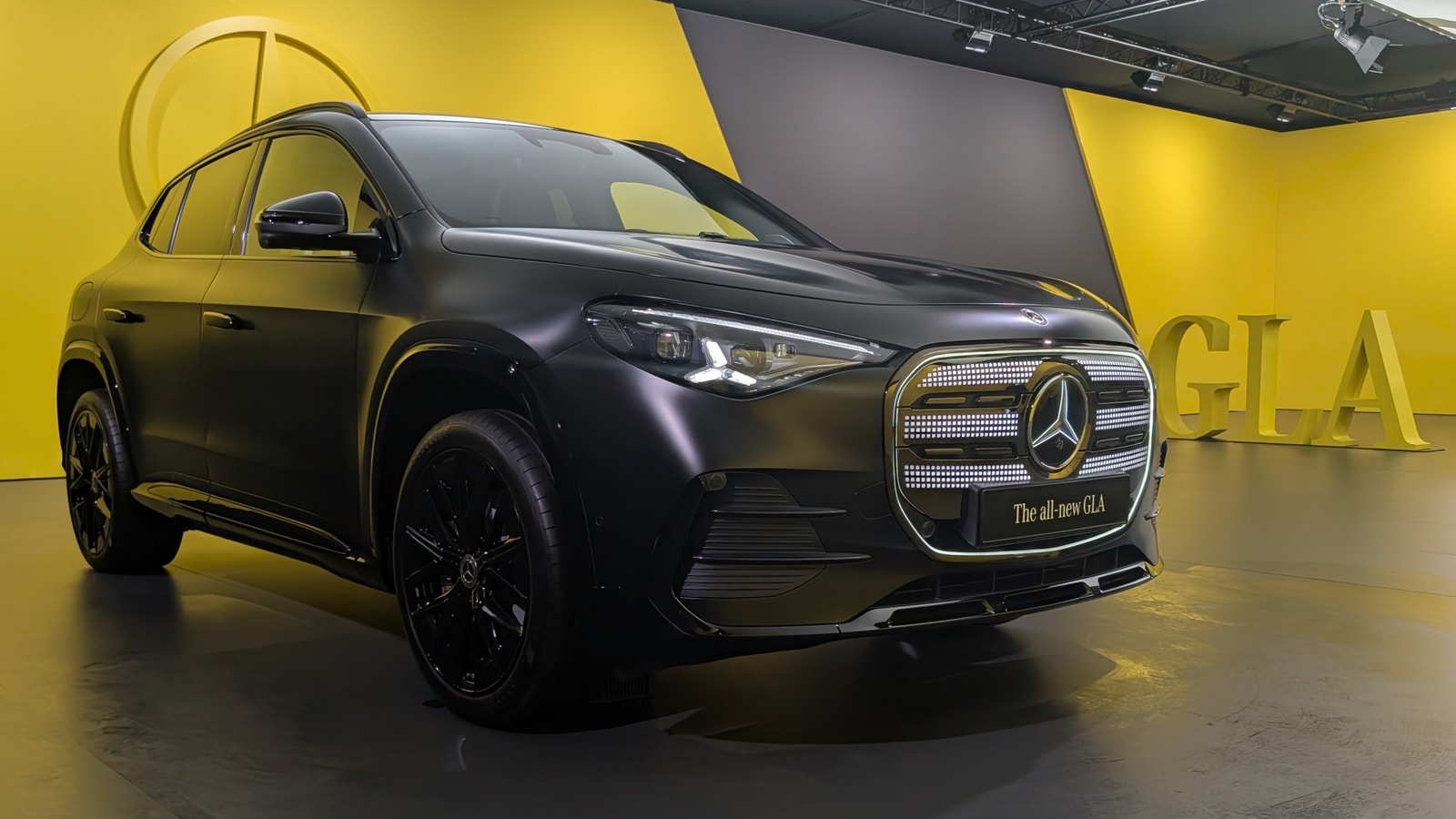 2028 Mercedes-Benz GLA, EV veya Hibrit Güce Sahip Özellikle Büyük, Cüsseli Bir Subcompact
