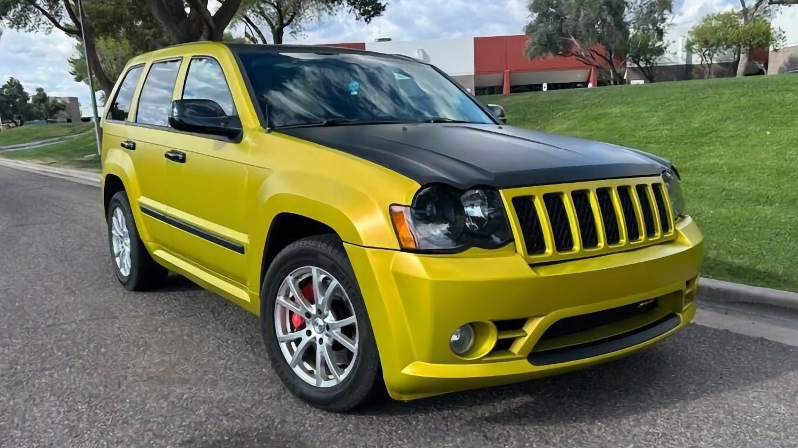14.900 Dolara, Bu 2009 Jeep Grand Cherokee SRT-8'i Bitmiş Sayar mısınız?