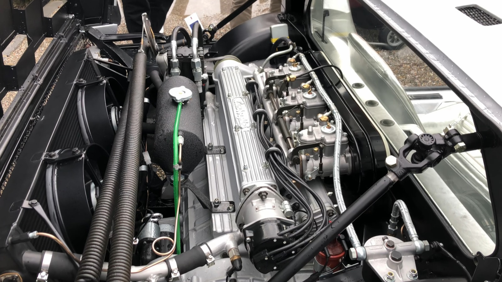 Enine Sıralı 6 Silindir Motor, Haklı Sebeplerle Son Derece Nadir Bir Motor Düzeni